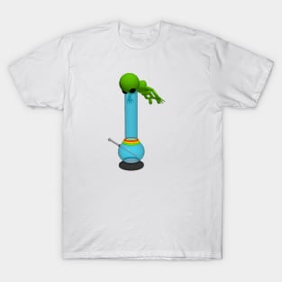 alien smoking a giant bong T-Shirt